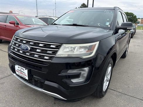 Used 2017 Ford Explorer XLT AWD/4WD image 1