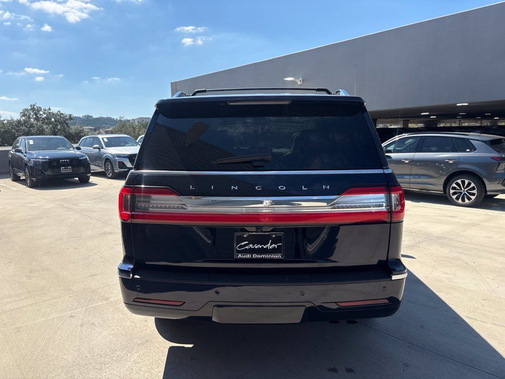 Used 2021 Lincoln Navigator Reserve w/ Luxury Package RWD image 12