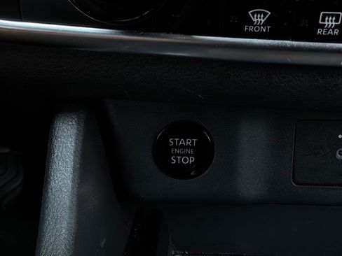 Used 2025 Nissan Rogue SV FWD image 29