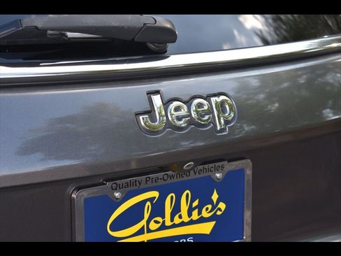 Used 2018 Jeep Compass Latitude FWD image 48