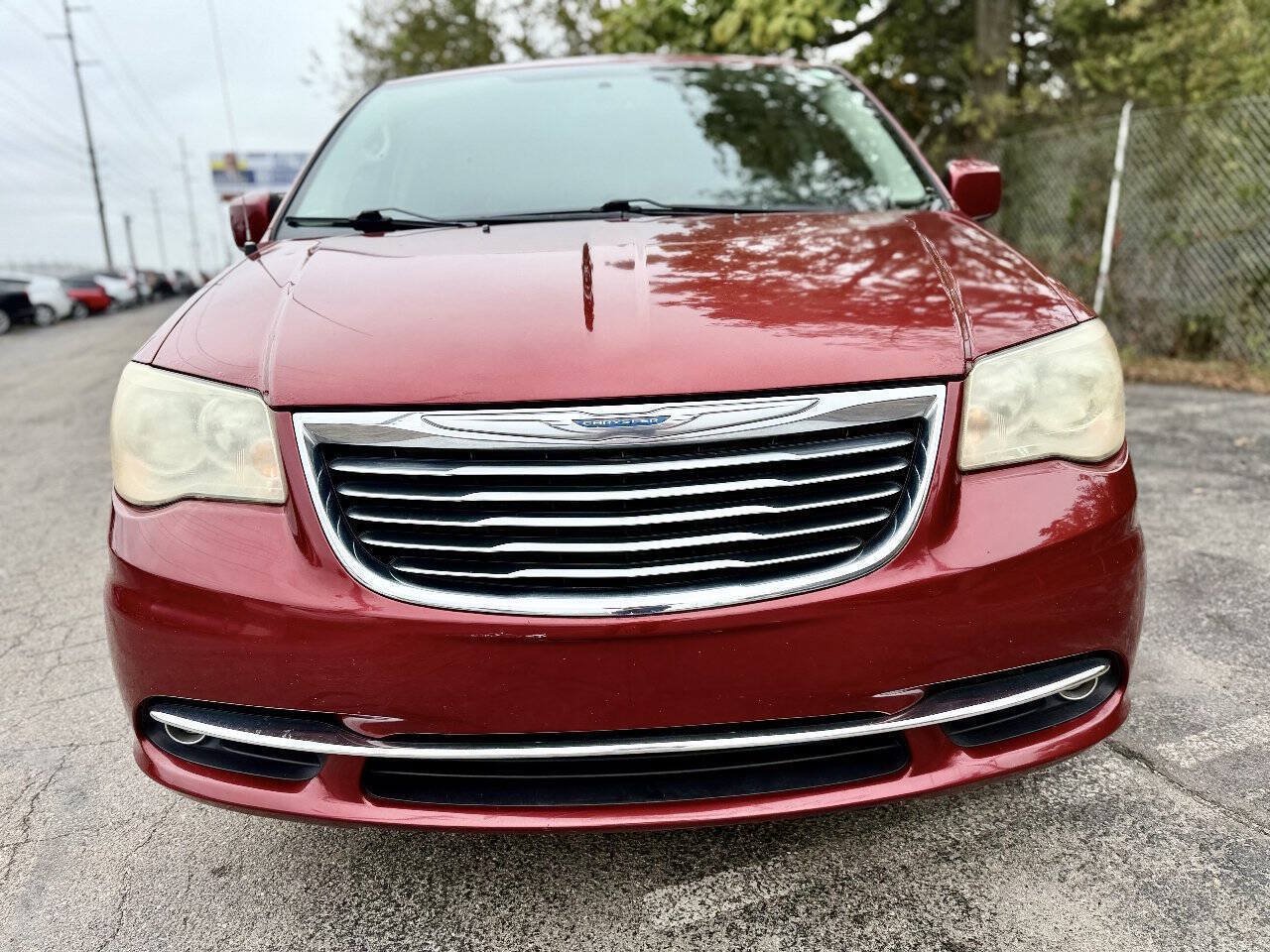Used 2013 Chrysler Town & Country Touring FWD image 8