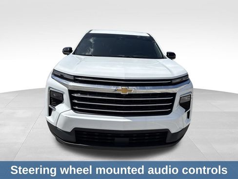 Used 2025 Chevrolet Traverse LT w/ Driver Confidence Package FWD image 9