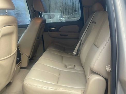 Used 2007 GMC Yukon XL SLT w/ SLT Preferred Equipment Group image 10