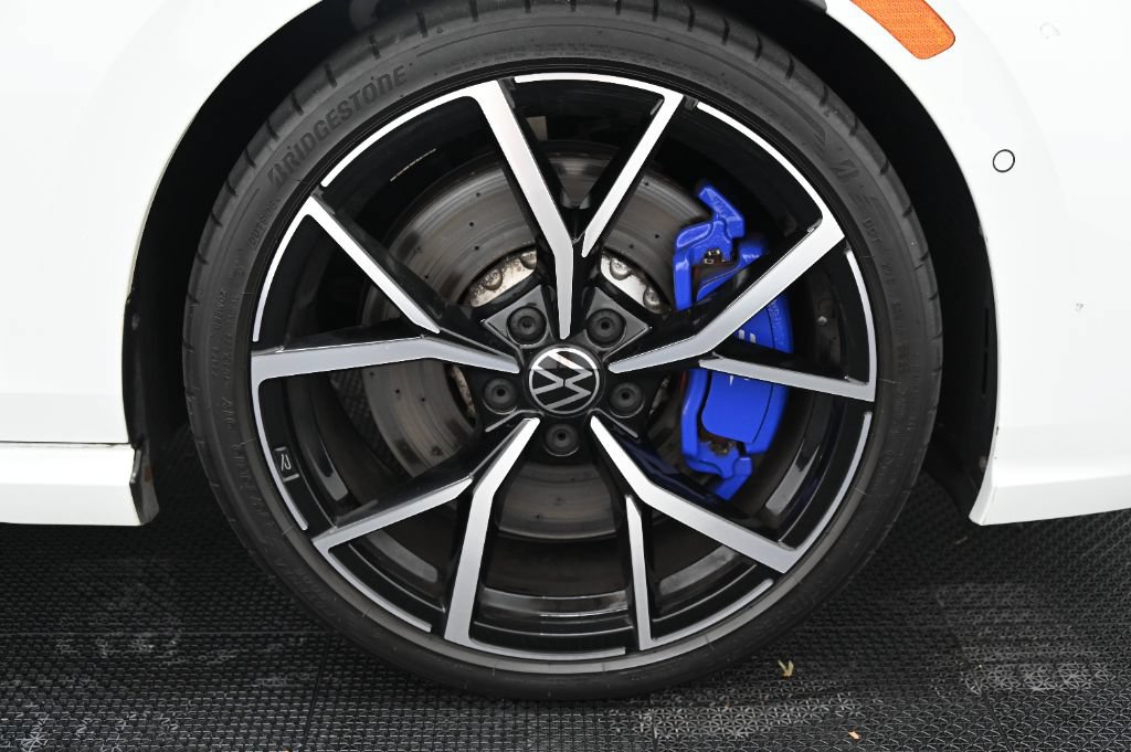 Used 2024 Volkswagen Golf R AWD/4WD image 43