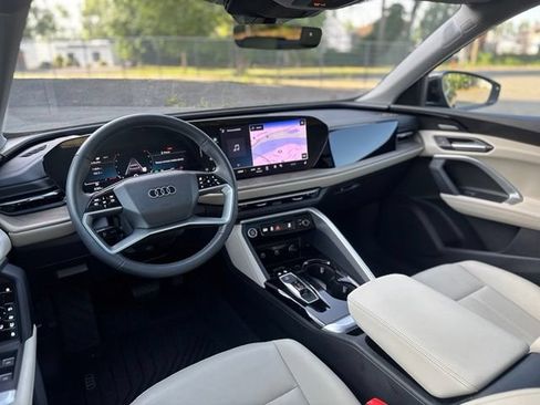 Certified 2025 Audi Q5 Premium Plus w/ Premium Plus AWD/4WD image 17