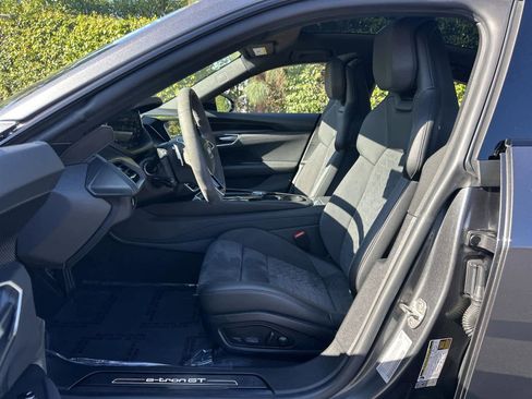 Used 2022 Audi e-tron GT Prestige w/ Prestige Package image 11