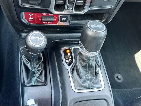 Used 2022 Jeep Wrangler Unlimited Rubicon 4xe w/ Cold Weather Group AWD/4WD image 18