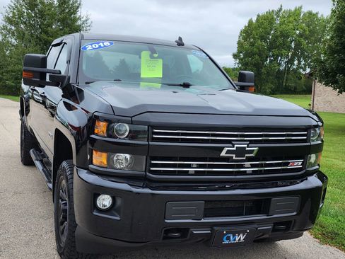 Used 2016 Chevrolet Silverado 2500 LT w/ Midnight Edition image 5