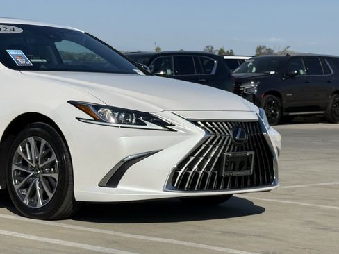 Certified 2024 Lexus ES 350 w/ Accessory Package (Z1) FWD image 3