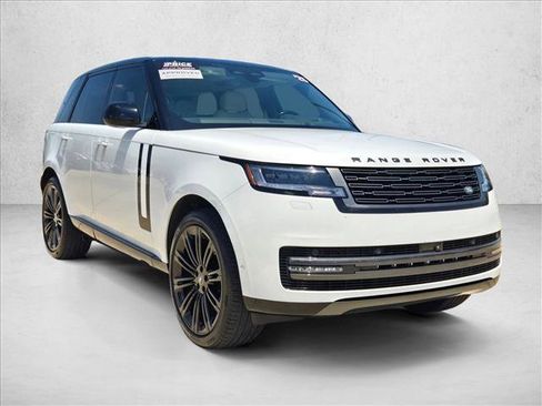 Used 2025 Land Rover Range Rover SE AWD/4WD image 3