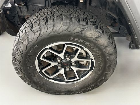 Used 2025 Jeep Wrangler Unlimited Rubicon image 11