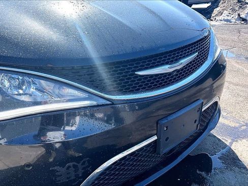 Used 2017 Chrysler Pacifica Limited w/ UConnect Theater Package image 5