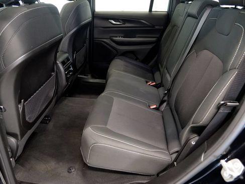 Used 2024 Jeep Grand Cherokee Laredo X AWD/4WD image 29