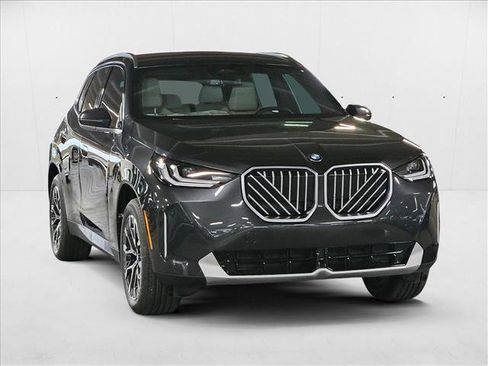 Used 2025 BMW X3 xDrive30i image 3