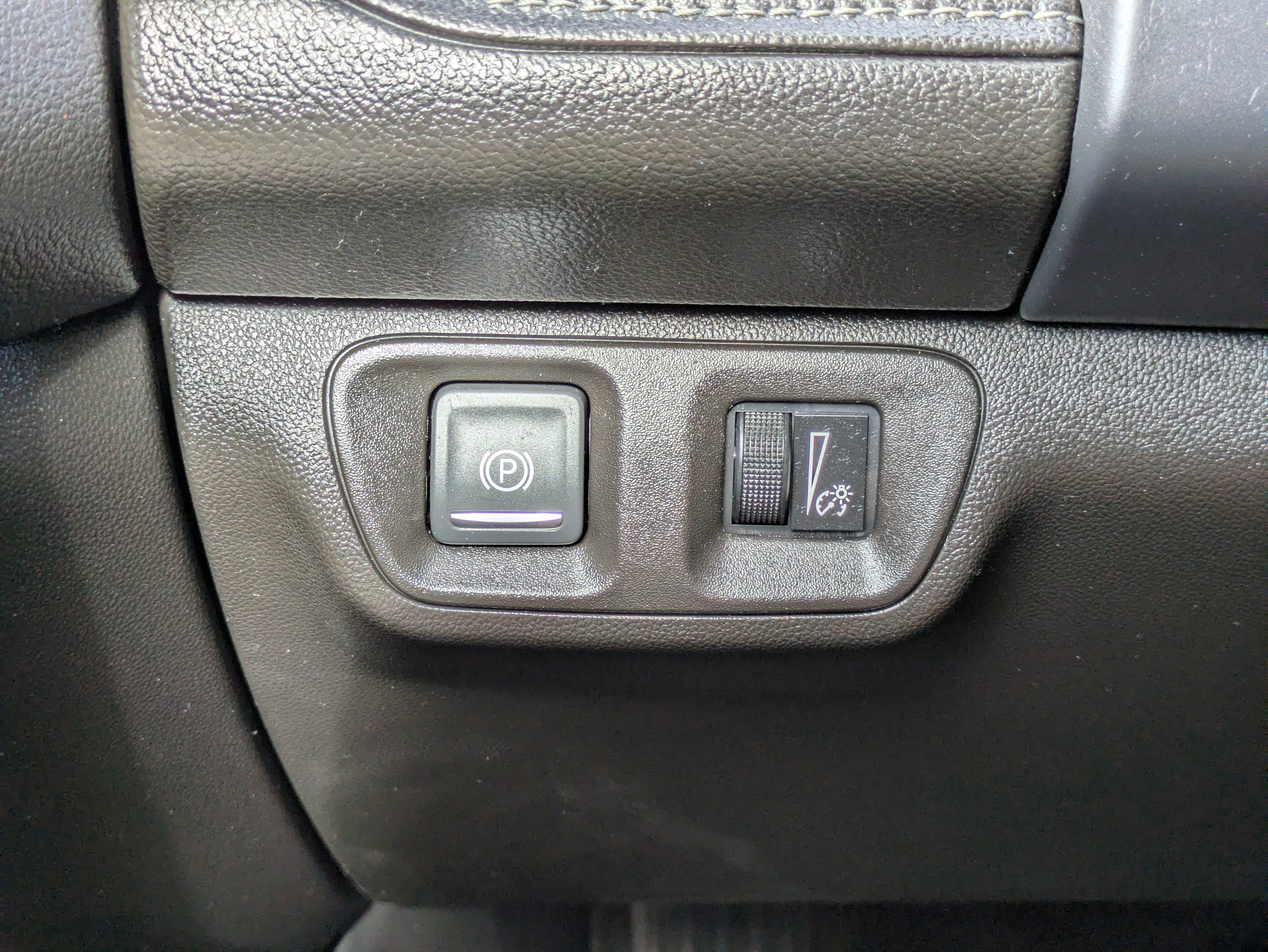 Used 2023 GMC Acadia SLE FWD image 34