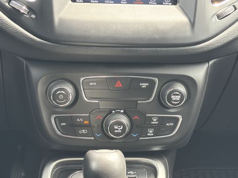 Used 2020 Jeep Compass Latitude w/ Cold Weather Group AWD/4WD image 20