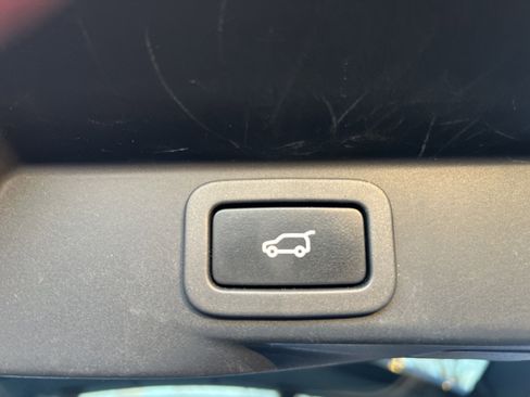 Used 2021 Land Rover Range Rover Sport HST image 34