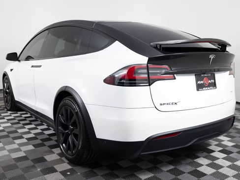 Used 2022 Tesla Model X Plaid image 5