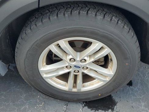 Certified 2023 Ford Explorer XLT RWD image 5