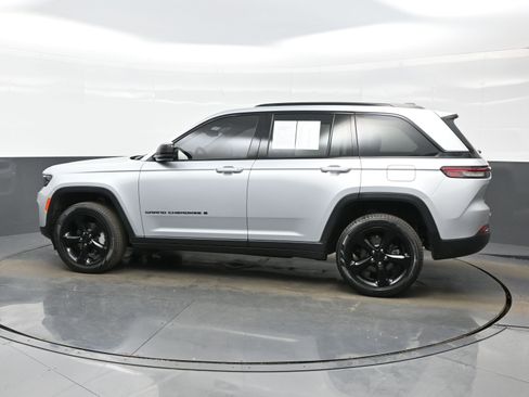 Used 2023 Jeep Grand Cherokee Limited w/ Black Appearance Package image 3