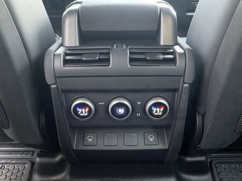 Used 2023 Land Rover Defender 110 S image 26