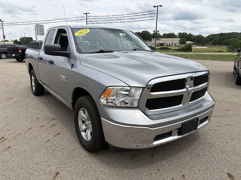 Used 2024 RAM 1500 Classic SLT AWD/4WD image 7