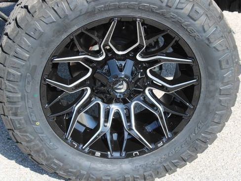 Used 2022 Ford F250 Lariat w/ Tremor Off-Road Package image 17