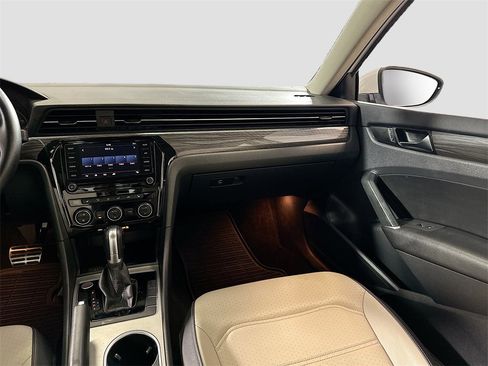 Used 2020 Volkswagen Passat 2.0T R-Line image 25