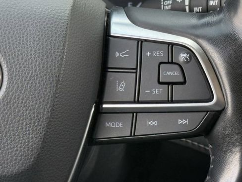 Used 2021 Toyota Highlander Limited image 17