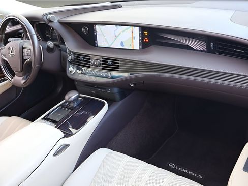 Used 2019 Lexus LS 500 w/ Interior Upgrade Package RWD image 19