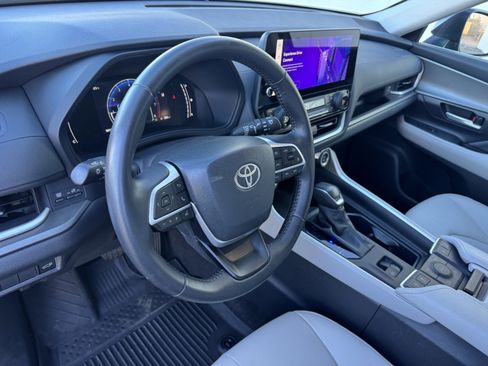 Used 2025 Toyota Grand Highlander XLE image 12