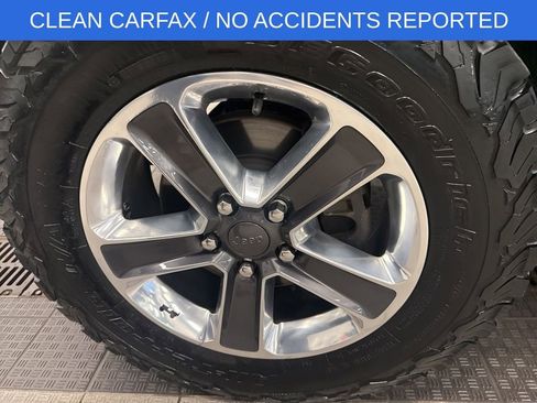 Used 2018 Jeep Wrangler Unlimited Sahara image 3