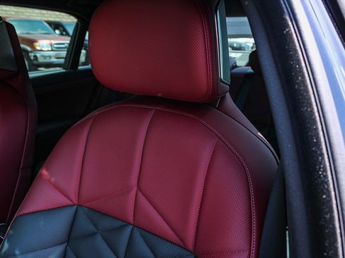 Certified 2025 BMW 740i w/ Premium Package RWD image 25