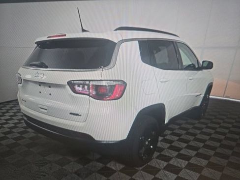Used 2019 Jeep Compass Latitude w/ Cold Weather Group AWD/4WD image 4