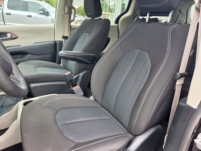 Used 2024 Chrysler Voyager LX FWD image 14