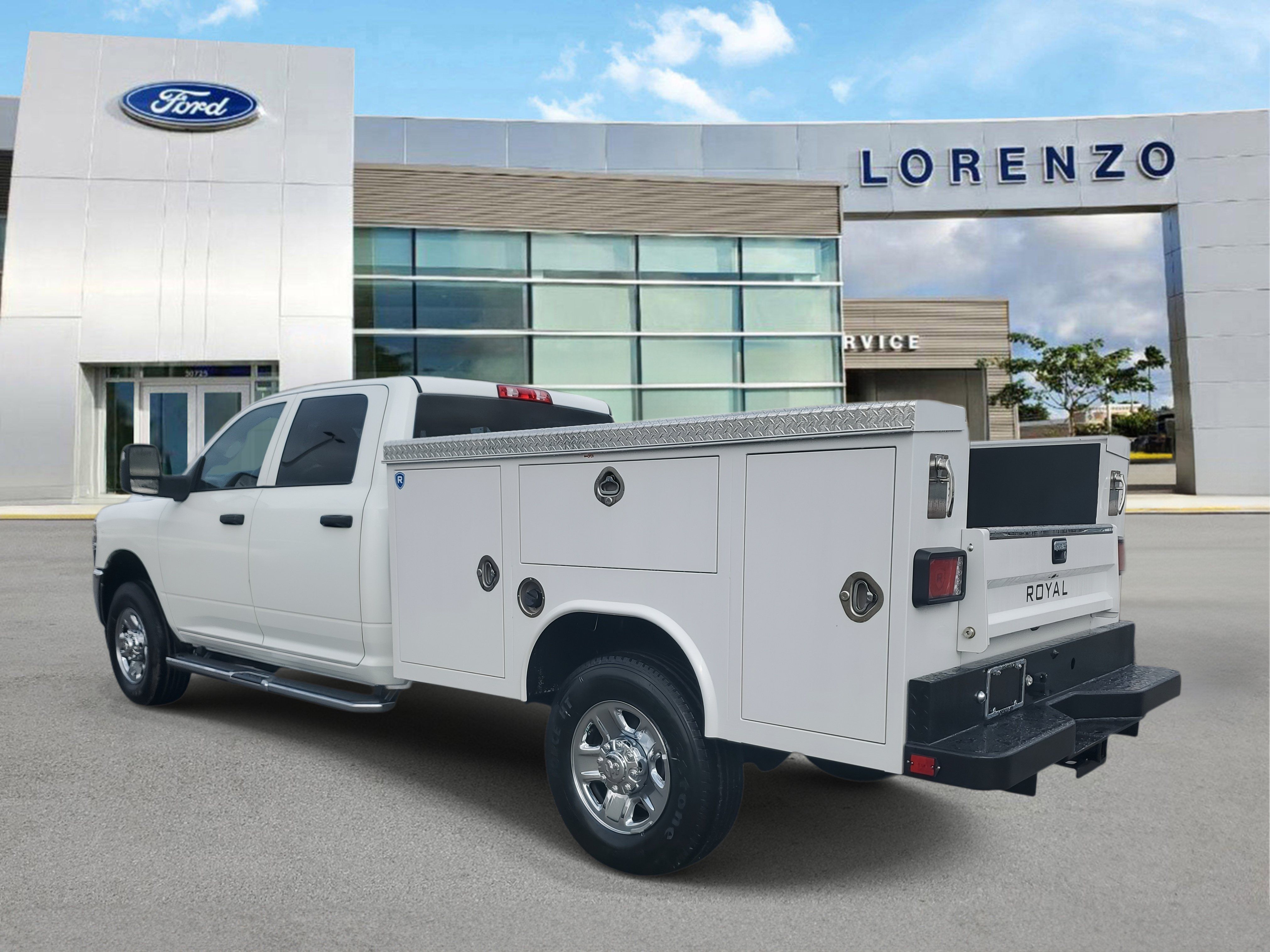 Used 2024 RAM 3500 Tradesman w/ Chrome Appearance Group AWD/4WD image 7