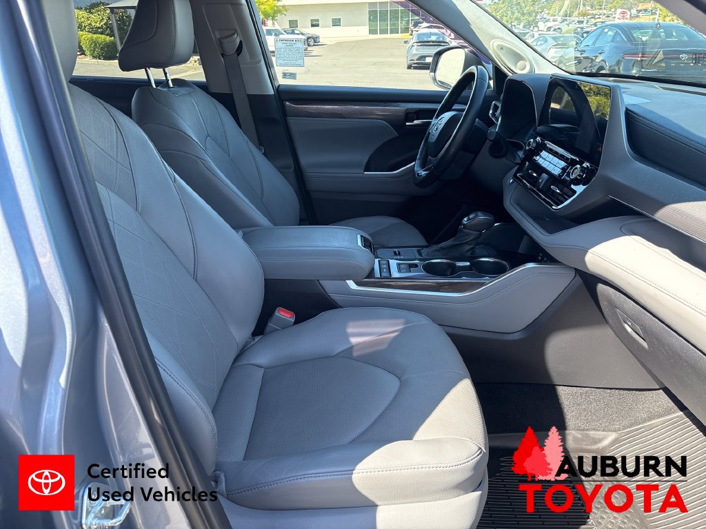 Certified 2022 Toyota Highlander Platinum AWD/4WD image 22