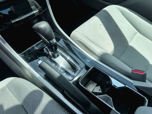 Used 2016 Honda Accord EX image 19
