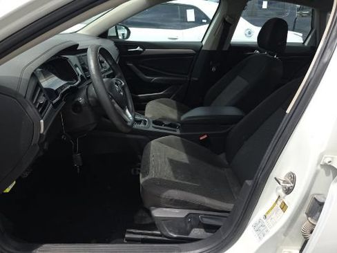 Used 2019 Volkswagen Jetta SE FWD image 6