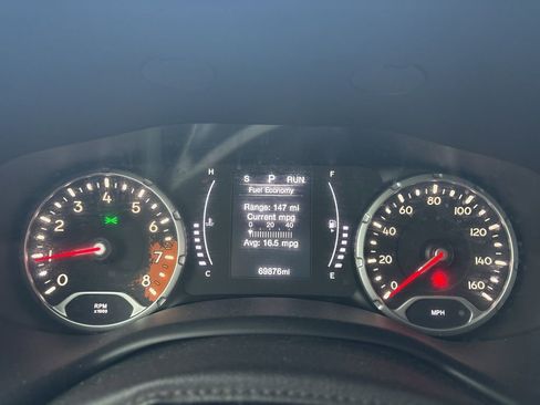 Used 2018 Jeep Renegade Latitude FWD image 17