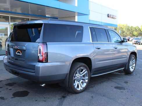 Certified 2018 GMC Yukon XL SLT w/ Premium Edition AWD/4WD image 3