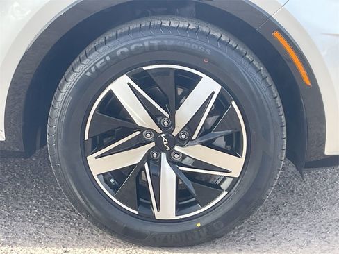 Certified 2022 Kia Sorento S image 9