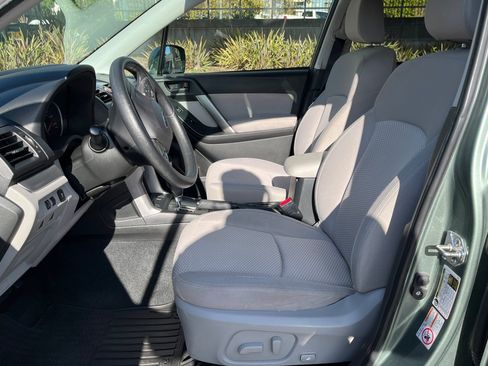 Used 2014 Subaru Forester 2.5i Premium AWD/4WD image 3