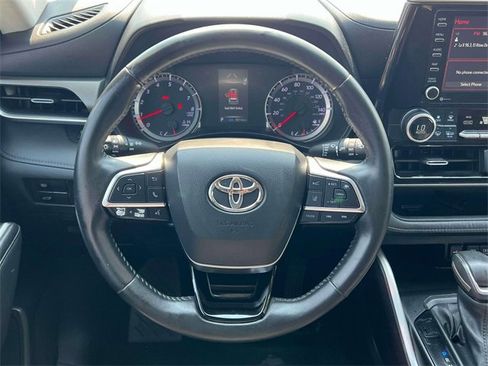 Certified 2021 Toyota Highlander LE image 16