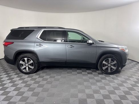 Used 2021 Chevrolet Traverse LT w/ LT Premium Package image 2