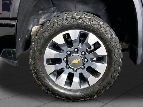 Used 2024 Chevrolet Silverado 2500 Custom w/ Custom Convenience Package AWD/4WD image 9