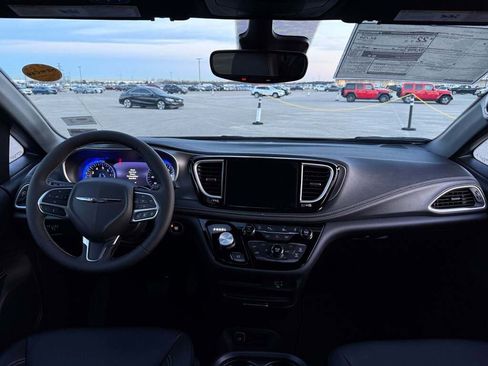 New 2026 Chrysler Pacifica Select image 25