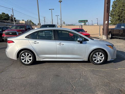 Used 2021 Toyota Corolla LE FWD image 4