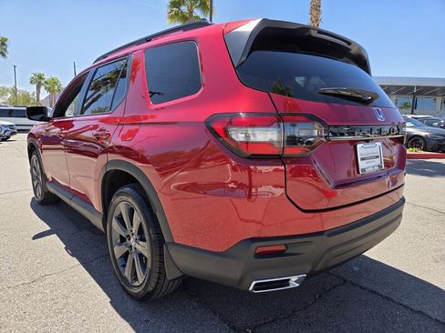 Used 2025 Honda Pilot Sport image 3