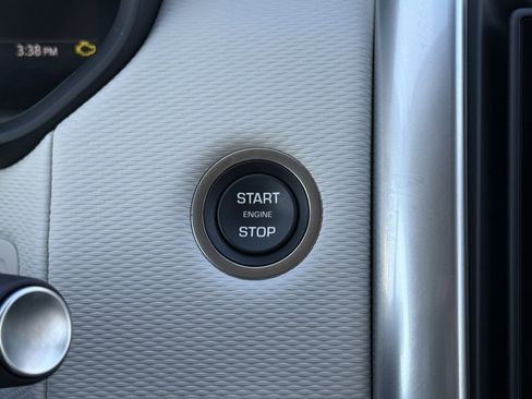 Certified 2025 Land Rover Discovery Dynamic SE image 22